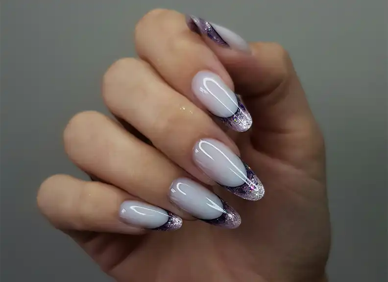 White almond nails