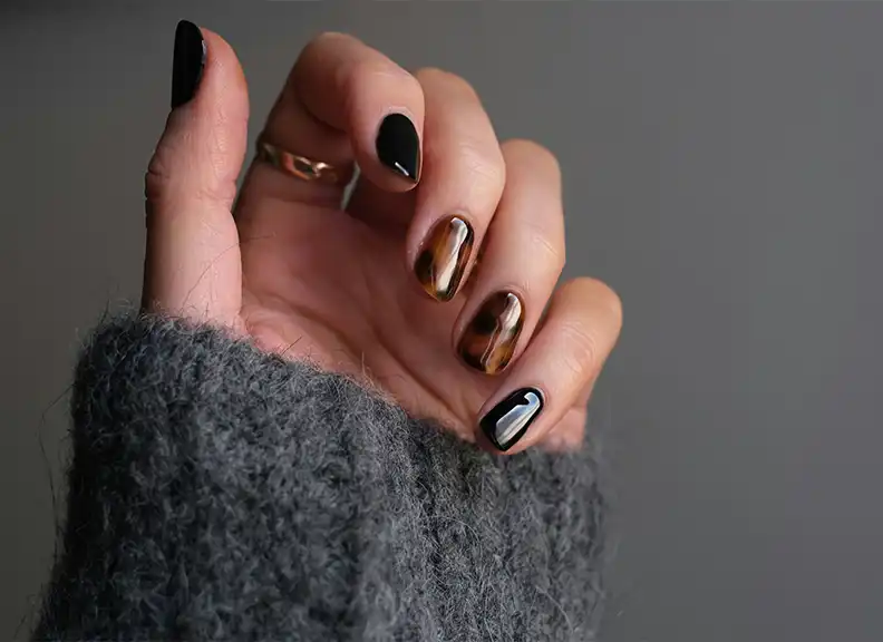 Tortoiseshell nails