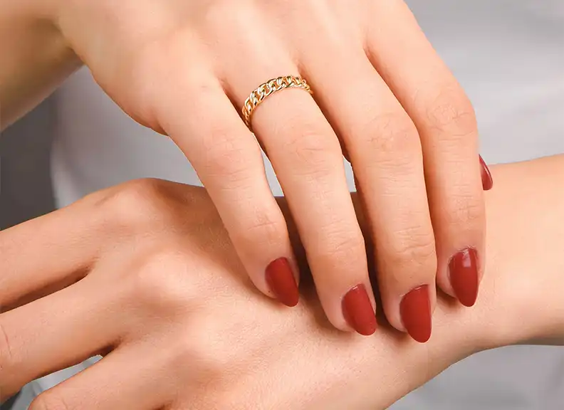 red nails